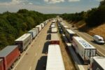 Ciężarówka stojąca w korku – koszt, którego nie widzi kierowca