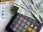 Co by się stało, gdyby wszyscy Polacy przestali wydawać pieniądze na miesiąc?