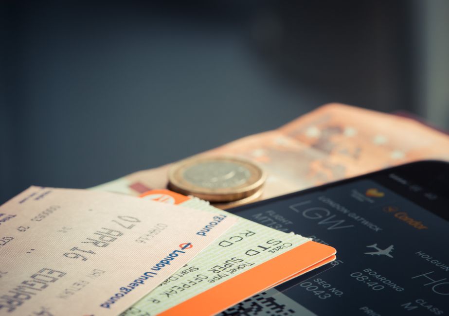 Dlaczego bilety lotnicze potrafią kosztować 100 zł i 1500 zł na tej samej trasie? Dlaczego bilety lotnicze potrafią kosztować 100 zł i 1500 zł na tej samej trasie?