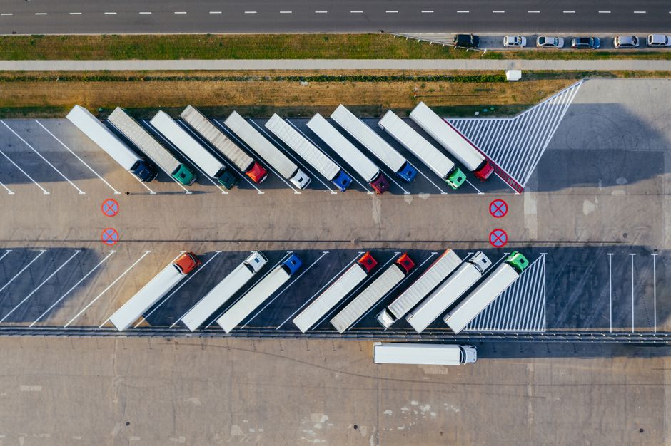 Dlaczego ciężarówki jeżdżą przez Polskę? Ekonomia położenia geograficznego. Dlaczego ciężarówki jeżdżą przez Polskę? Ekonomia położenia geograficznego.