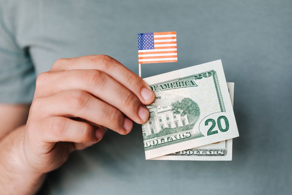 Dolar w kieszeni Polaka – dlaczego decyzje w USA mają znaczenie nad Wisłą? Dolar w kieszeni Polaka – dlaczego decyzje w USA mają znaczenie nad Wisłą?