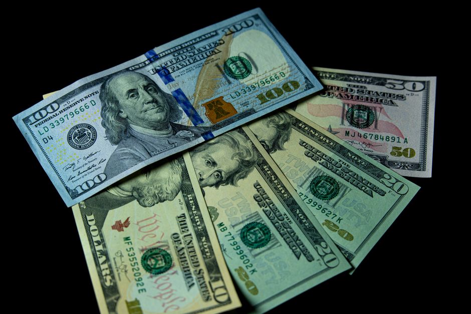 Dolar znów pokazuje zęby. Co nagłe odbicie zielonego oznacza dla portfeli i kursu USD/PLN? Dolar znów pokazuje zęby. Co nagłe odbicie zielonego oznacza dla portfeli i kursu USD/PLN?