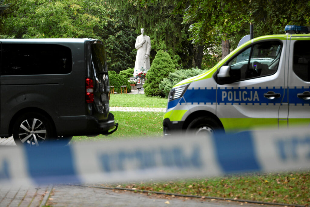 Tragedia w Jarosławiu: Atak w opactwie wstrząsnął lokalną społecznością Tragedia w Jarosławiu: Atak w opactwie wstrząsnął lokalną społecznością