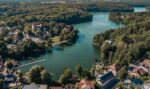 Dom z historią i jeziorem w tle. Ta oferta z Lubniewic zaskakuje ceną