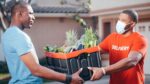 Internetowe delikatesy zacieśniają więzi z rolnikami. Nowy krok na rynku e-grocery