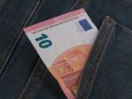 Kieszenie Polaków pod presją cen paliw, a na Zachodzie rosną fiskalne schody wokół wspólnej waluty