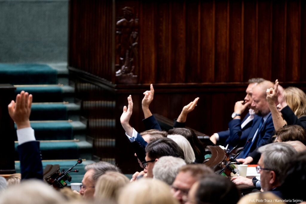 Kluczowe wydarzenia dnia: Przełom w Sejmie, polityka zagraniczna i zmiany w samorządzie Kluczowe wydarzenia dnia: Przełom w Sejmie, polityka zagraniczna i zmiany w samorządzie