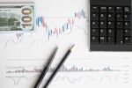 Rynkowe wahnięcia na rynkach surowców i walut. Złoty próbuje łapać oddech