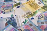 Złoty pod presją. Dlaczego kursy euro i dolara zaskoczyły jesienią?